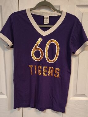 PINK Victoria's Secret Purple V-Neck '60 Tigers' Sequin Tee Size Small